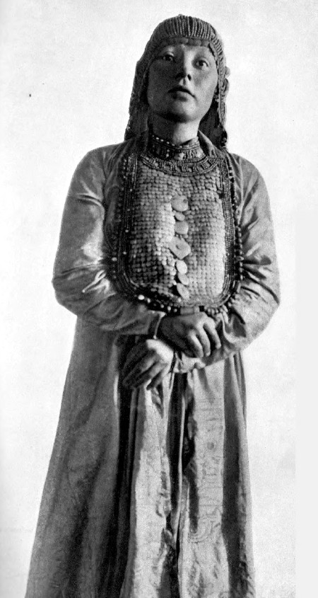 Башкирская женщина. (Дашковский этнографический музей при Румянцевском музее).